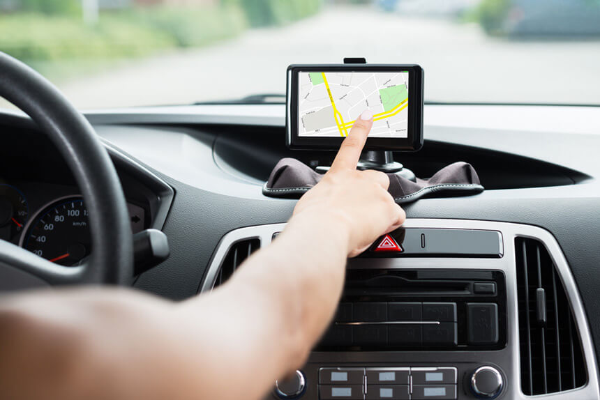 GPS sur la route © Shutterstock - Andrey Popov
