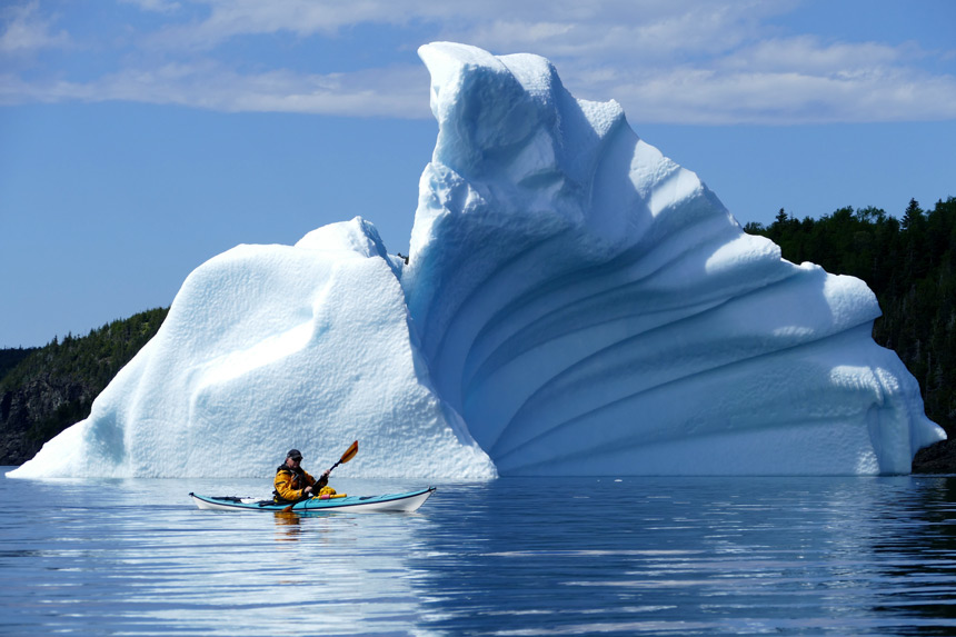 Kayak et iceberg © Yves Ouellet