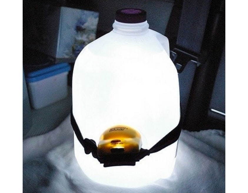 Lampe frontale sur bouteille d'eau  Flikr Listorama