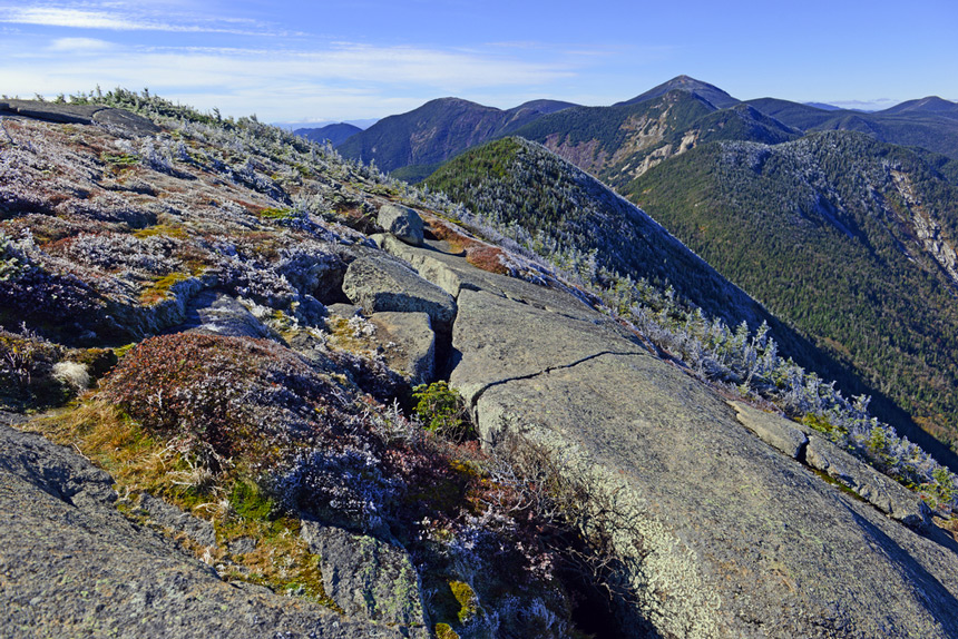 Environnement alpin sur le sentier du Mont Gothics © Robert Cicchetti / Shutterstock Environnement alpin sur le sentier du Mont Gothics © Robert Cicchetti / Shutterstock