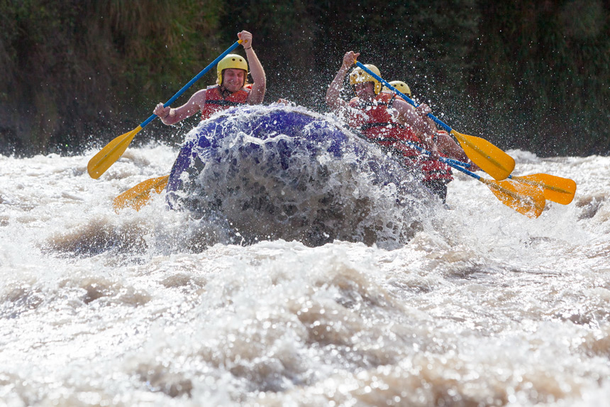 Raft en eau vive © Shutterstock