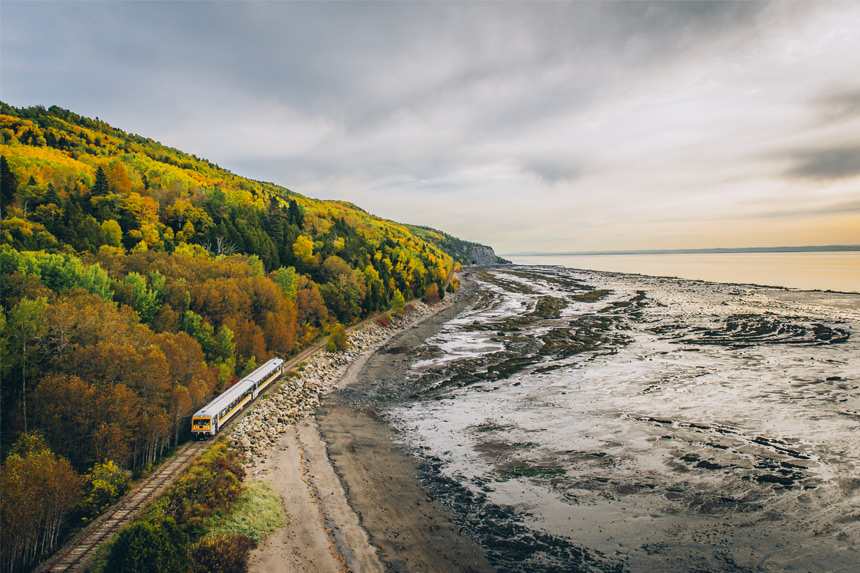 Le train de Charlevoix en automne  Caroline Perron