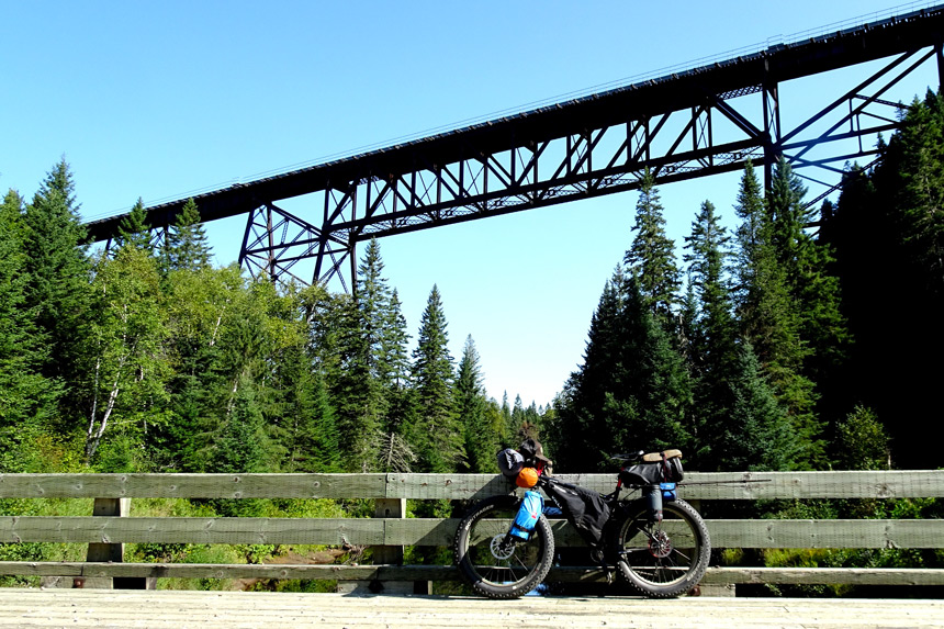 Bikepacking à La Tuque QC © Mathieu St-Jean - Unsplash