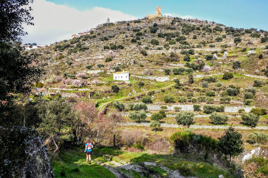 course en sentier au parc national de Peneda-Gerês, Portugal © Nomade actif