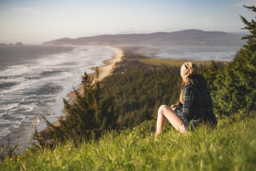 féminité dans le bois © Myles Tan, Unsplash