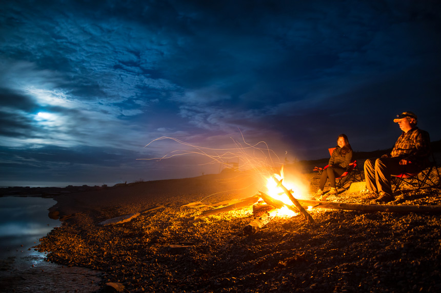 Feu de camp © Shutterstock -James Wheeler
