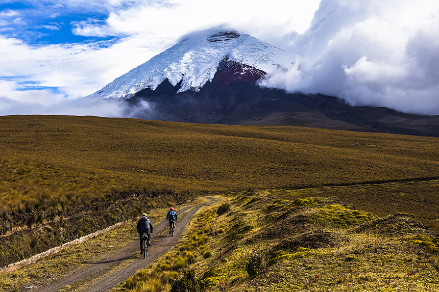 Vélo de montagne Cotopaxi Equateur - Crédit: shutterstock