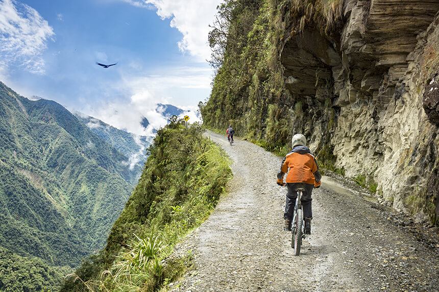 Vélo de montagne route de la mort, Bolivie - Crédit : Shutterstock